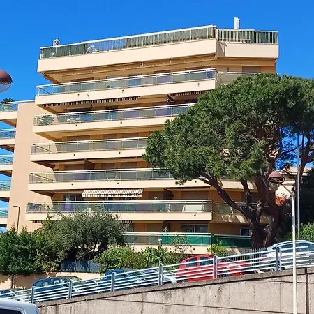 Apartament F1 Avec Jardin, Proche Du Palais Des Festivals Et Des Plages